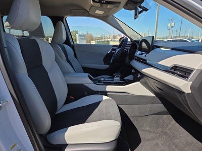 2025 Mitsubishi Outlander SE FWD