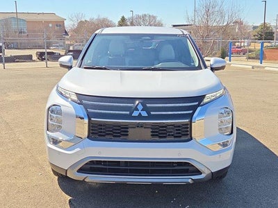 2025 Mitsubishi Outlander SE FWD