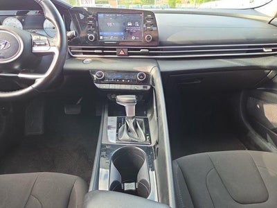 2022 Hyundai ELANTRA SEL IVT