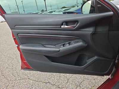 2022 Nissan Altima 2.5 SR Sedan