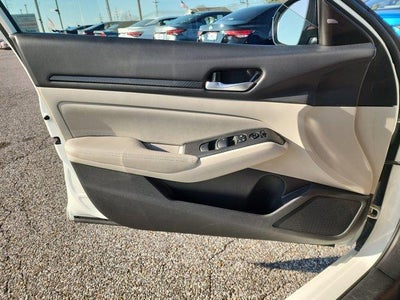 2024 Nissan Altima 2.5 SV Sedan