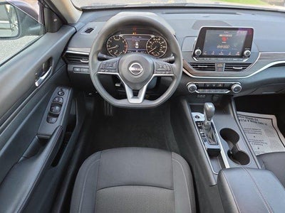 2025 Nissan Altima SV FWD