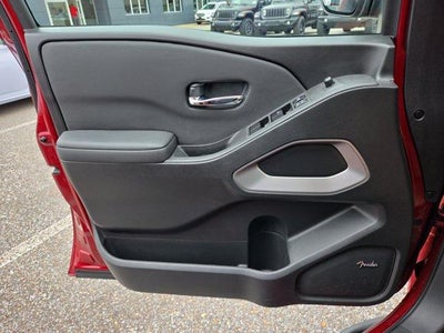 2024 Nissan Frontier Crew Cab 4x2 SL
