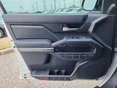 2024 Toyota Tacoma 2WD 2WD SR5 Double Cab 5' Bed AT (SE)