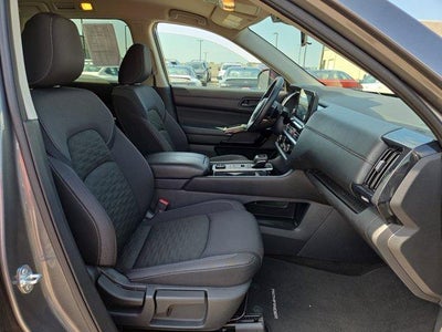 2025 Nissan Pathfinder SV 4WD
