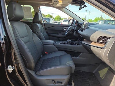 2024 Nissan Rogue FWD Platinum