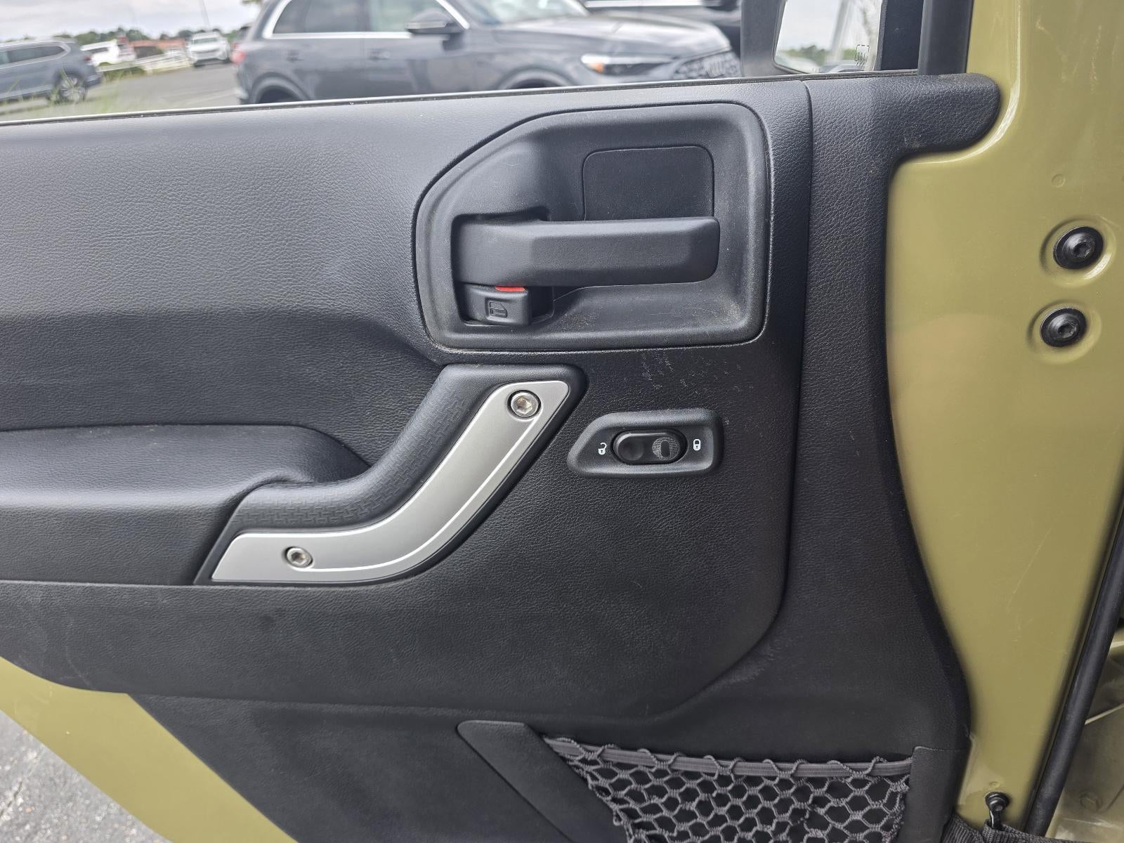 2013 Jeep Wrangler Unlimited 4WD 4dr Sahara