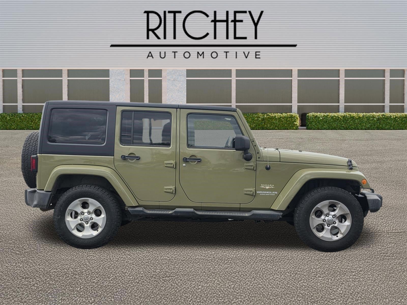 2013 Jeep Wrangler Unlimited 4WD 4dr Sahara