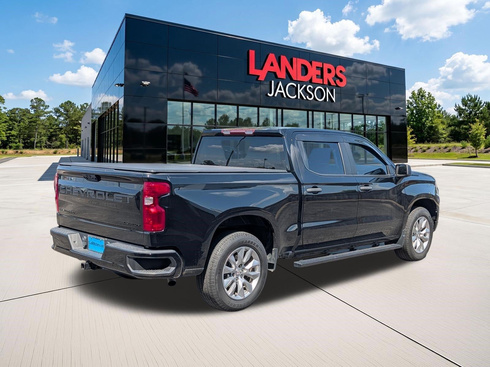 2022 Chevrolet Silverado 1500 Crew Cab Short Box 2-Wheel Drive Custom