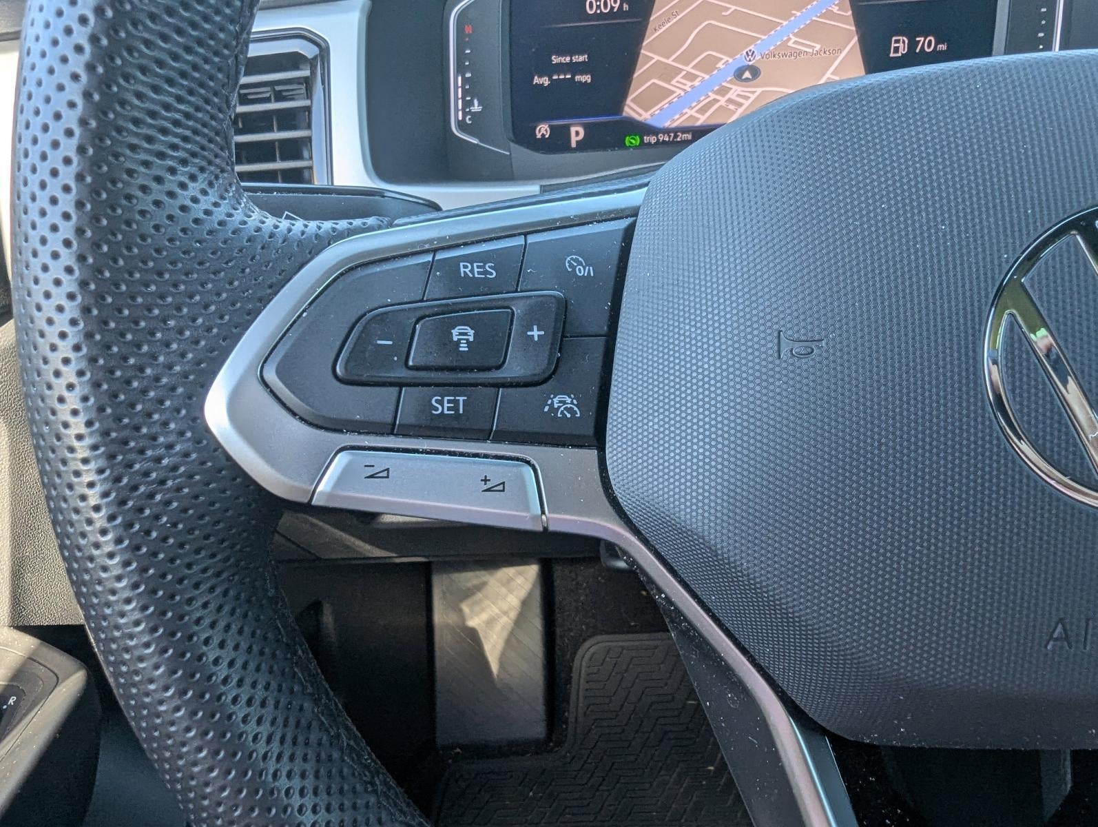 2023 Volkswagen Atlas Cross Sport 3.6L V6 SEL Premium R-Line 4MOTION