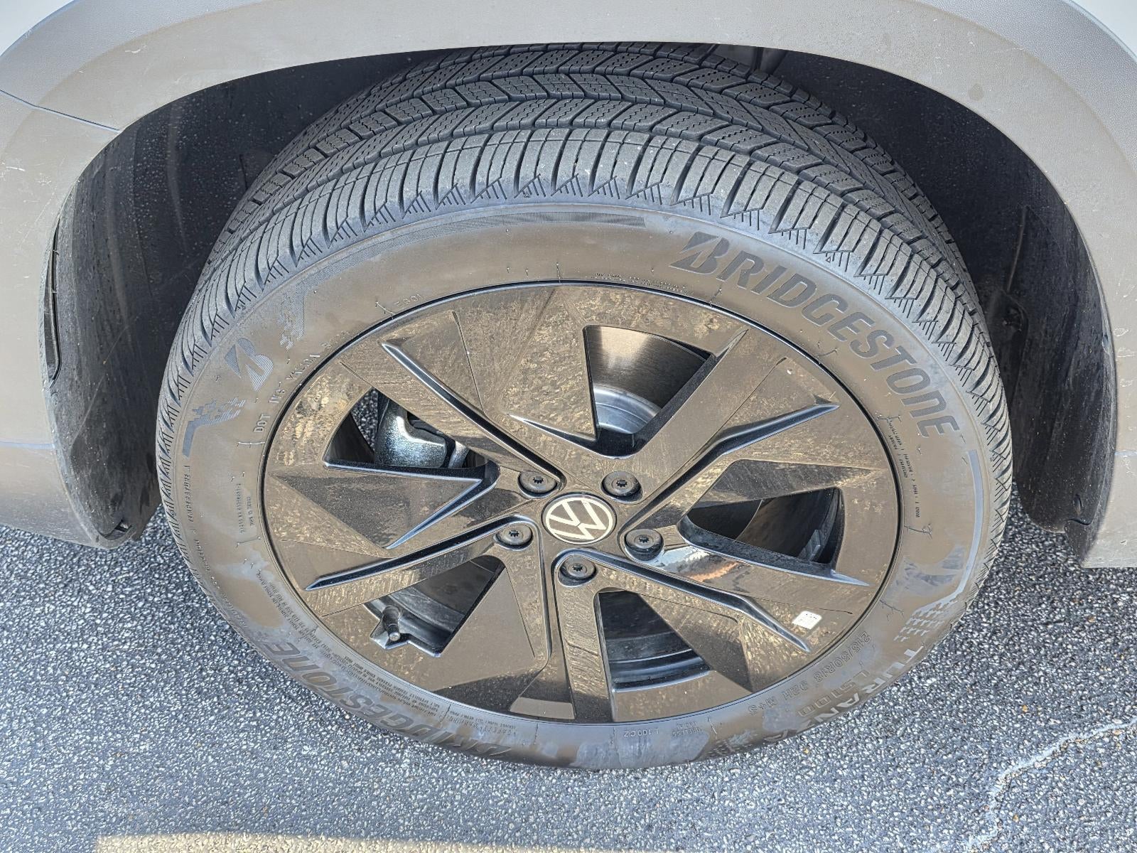 2025 Volkswagen Taos SE Black FWD