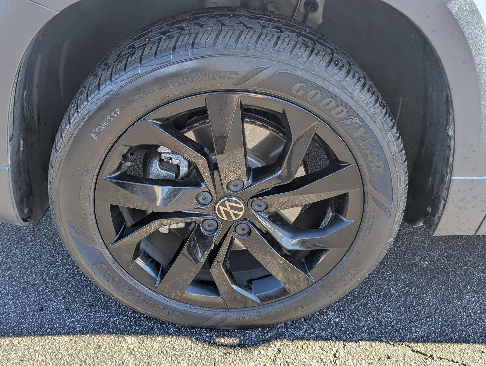 2023 Volkswagen Taos SE FWD