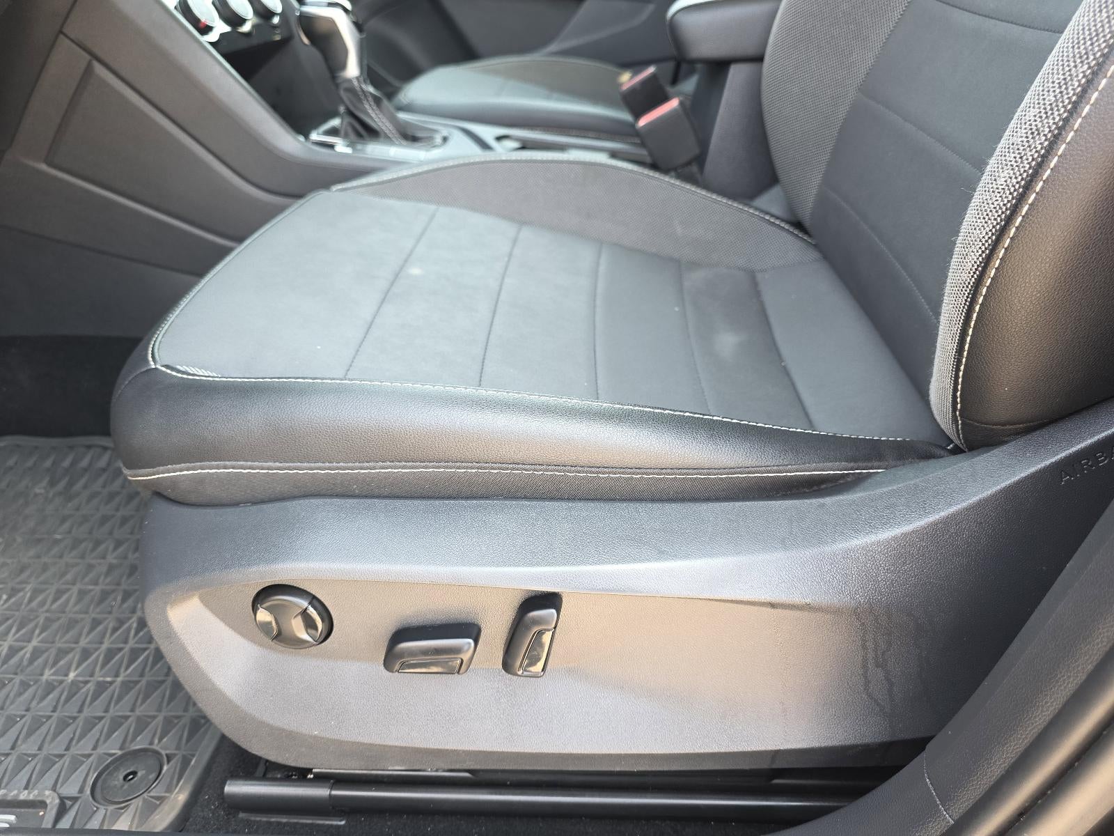 2023 Volkswagen Taos SE FWD