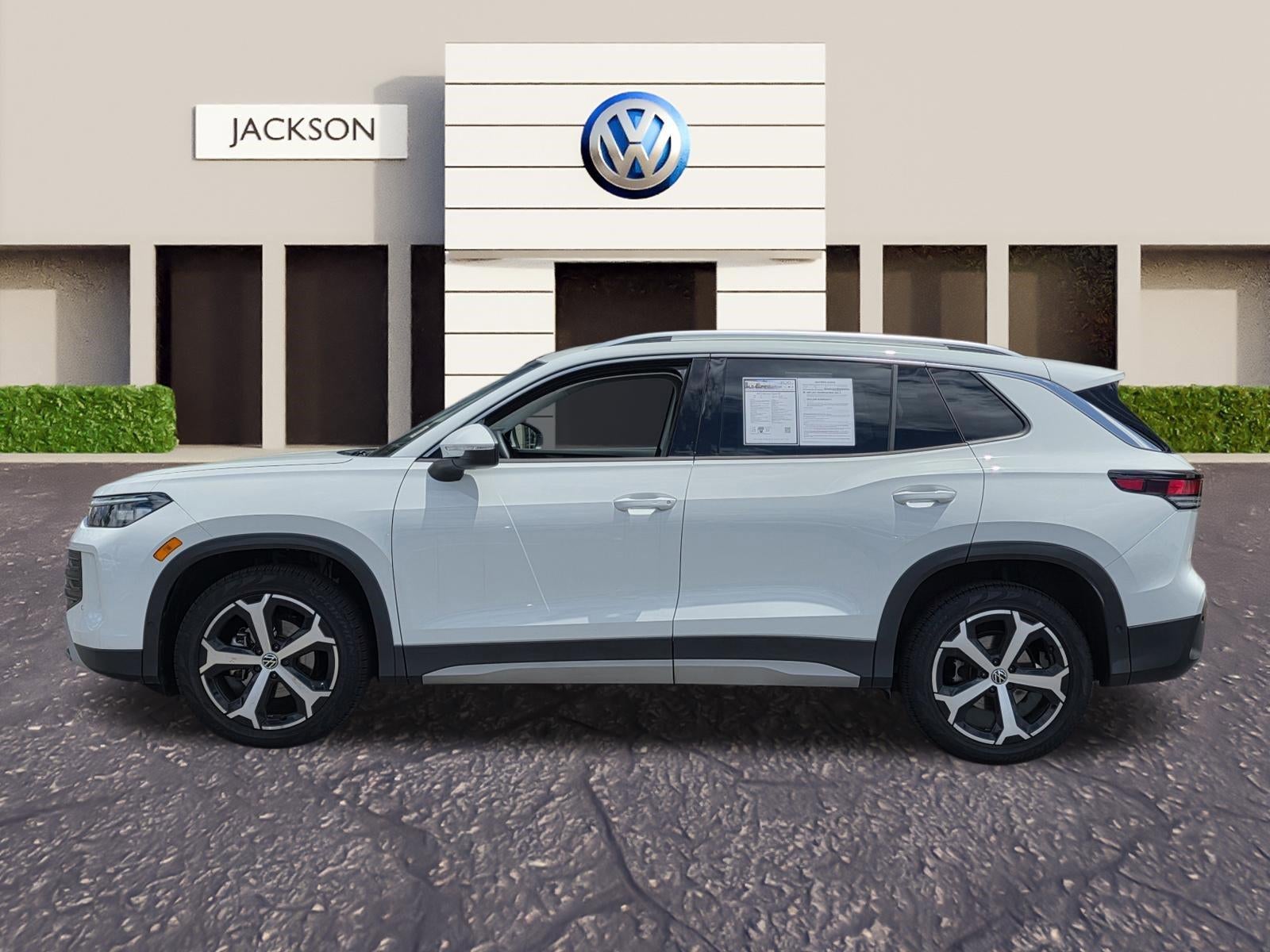 2025 Volkswagen Tiguan 2.0T SE FWD