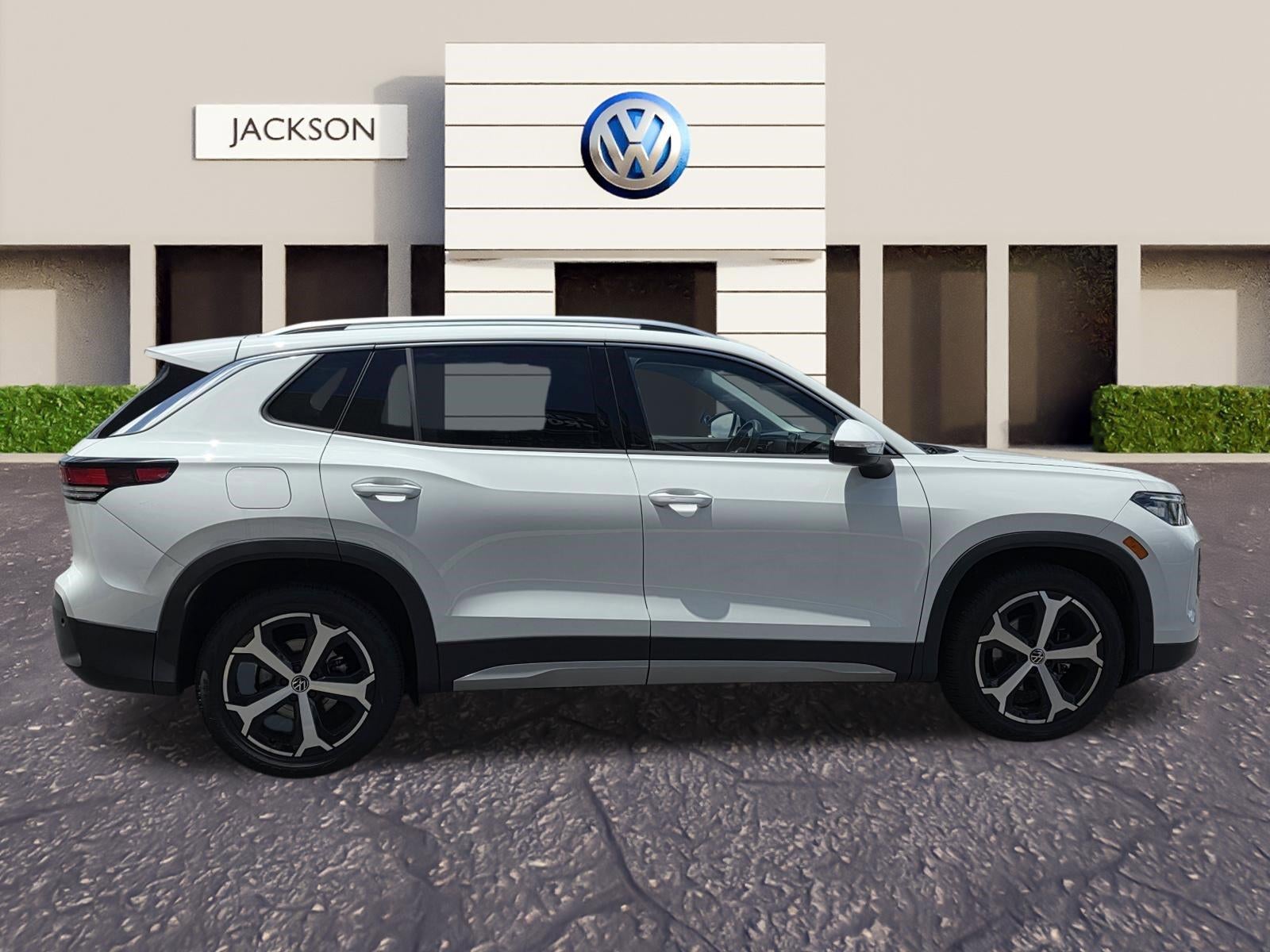 2025 Volkswagen Tiguan 2.0T SE FWD