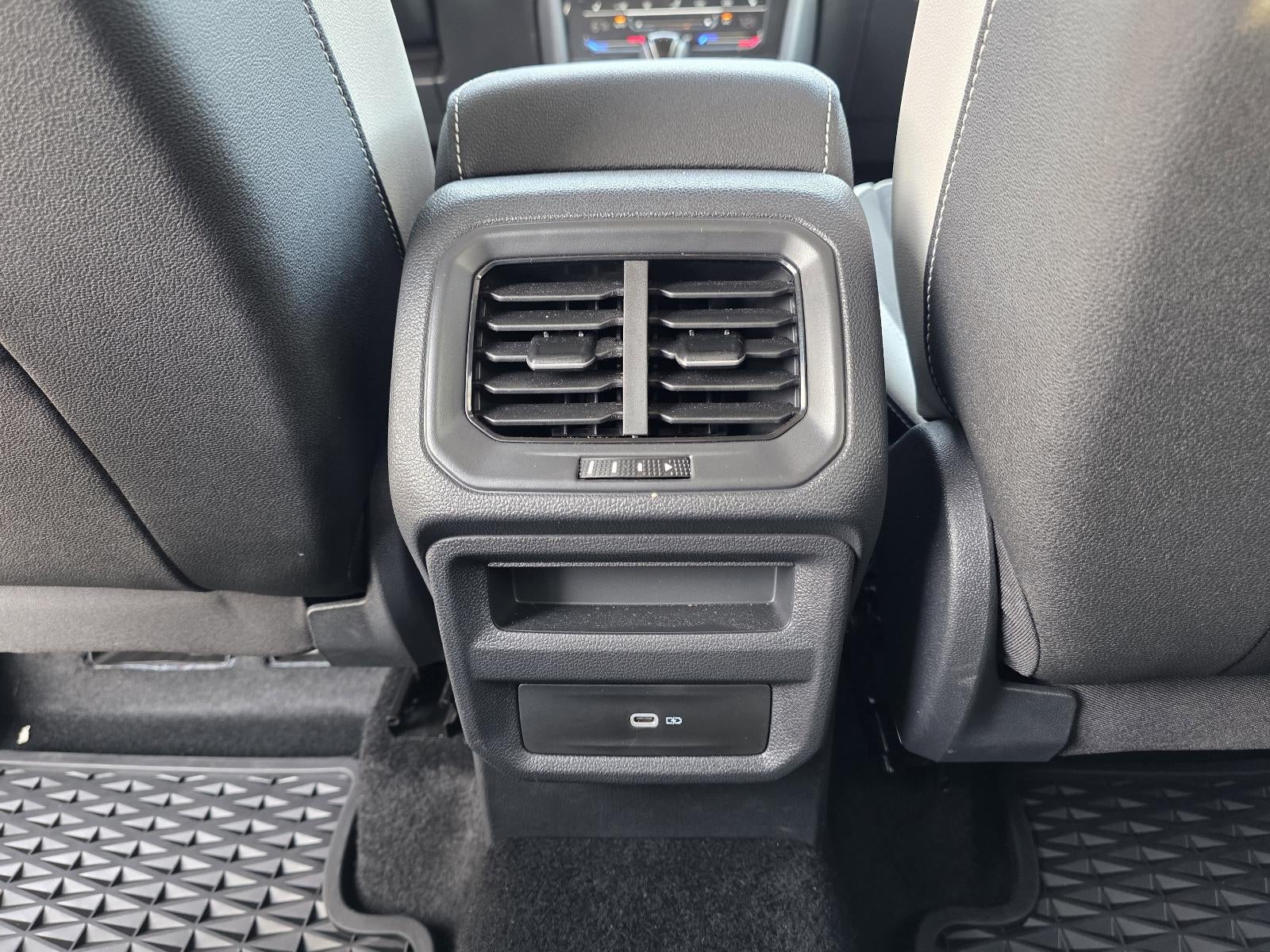 2025 Volkswagen Taos SE FWD