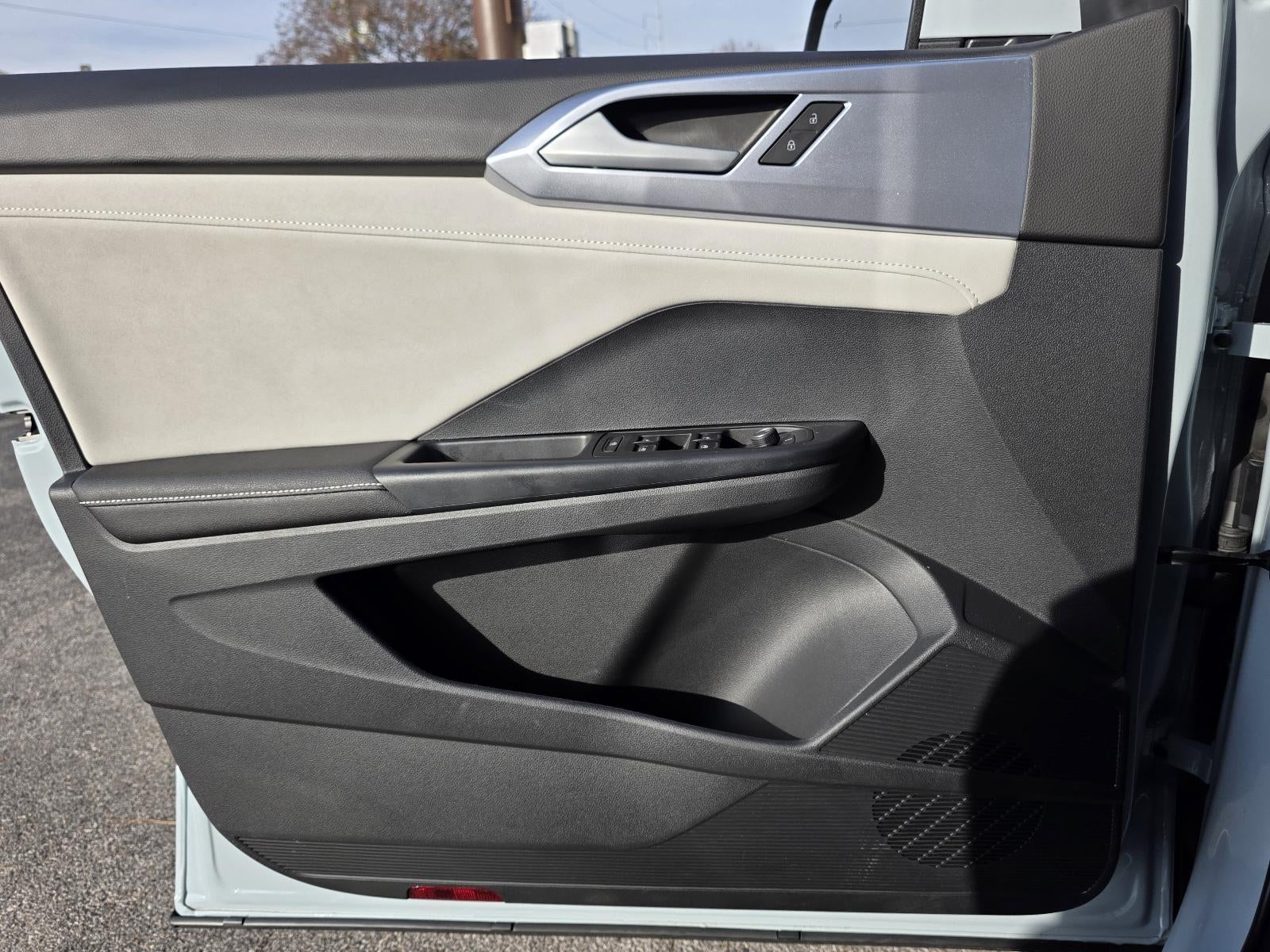 2025 Volkswagen Taos SE FWD