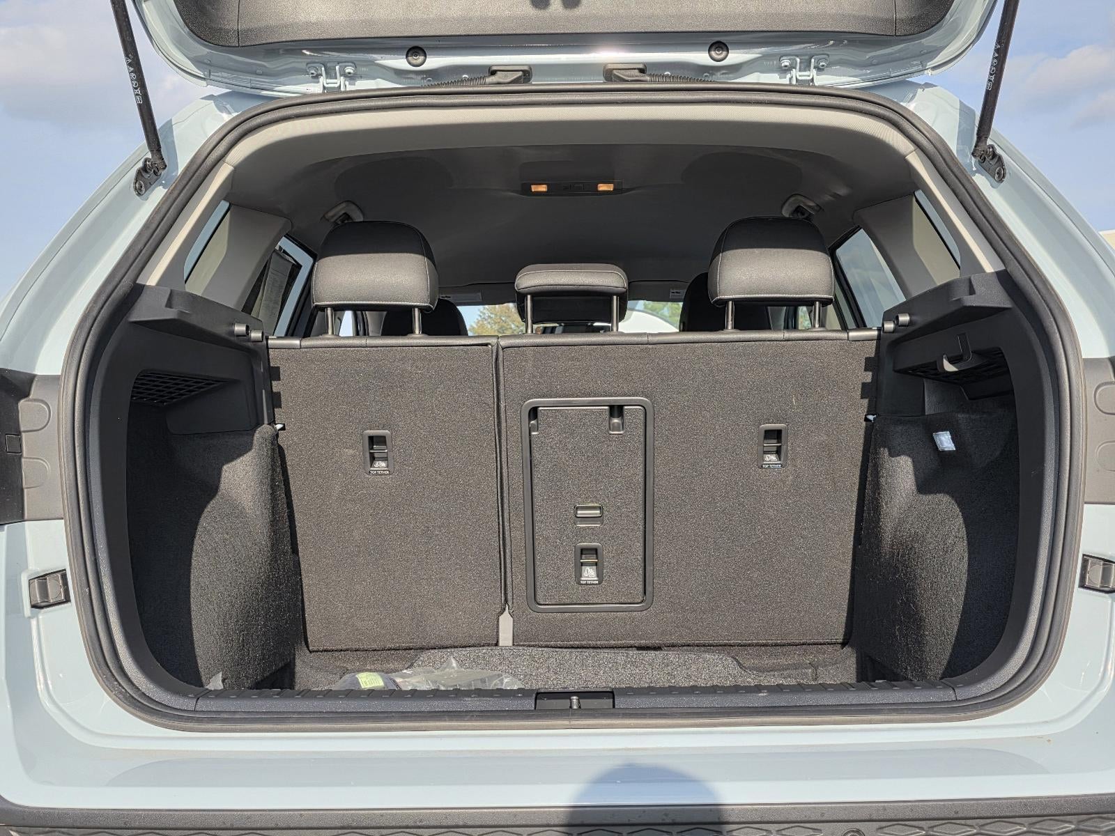 2025 Volkswagen Taos SE FWD