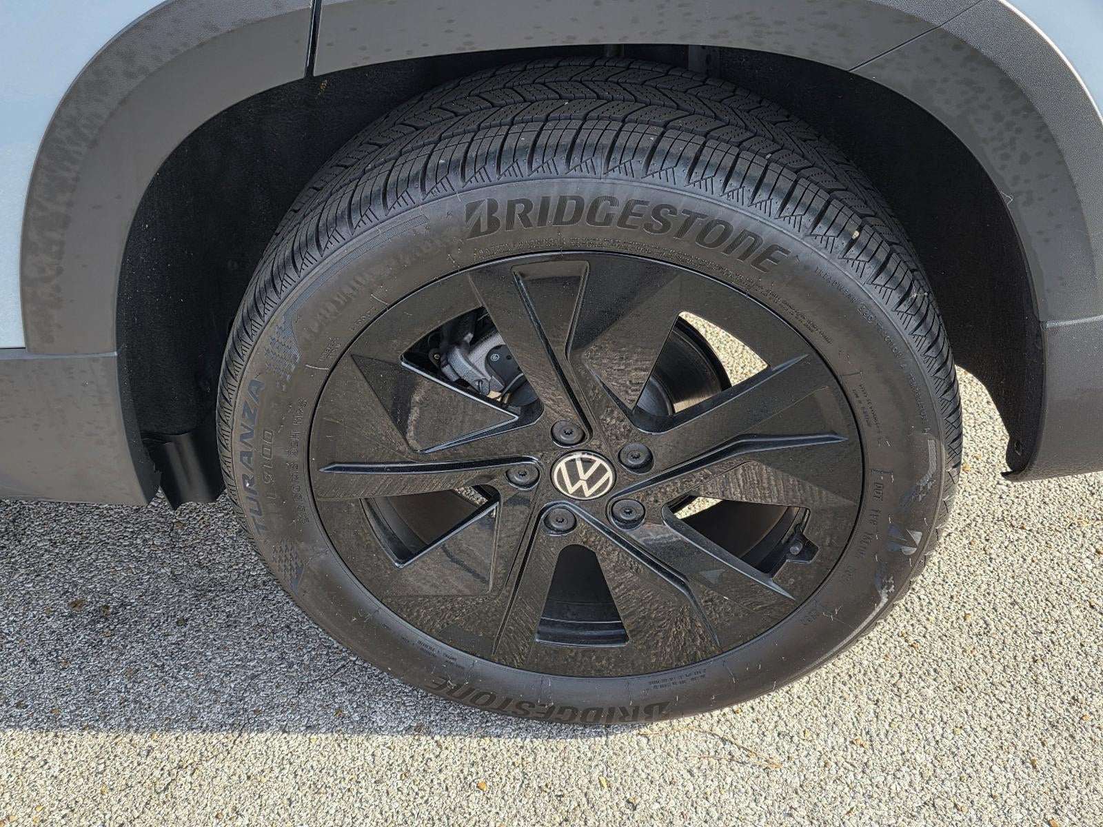 2025 Volkswagen Taos SE FWD