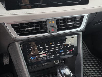 2025 Volkswagen Taos SE FWD