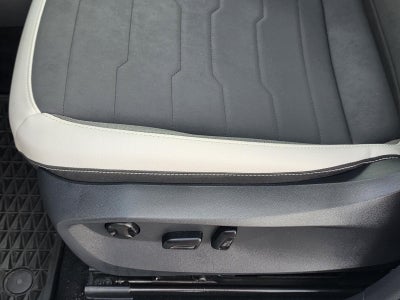 2025 Volkswagen Taos SE FWD