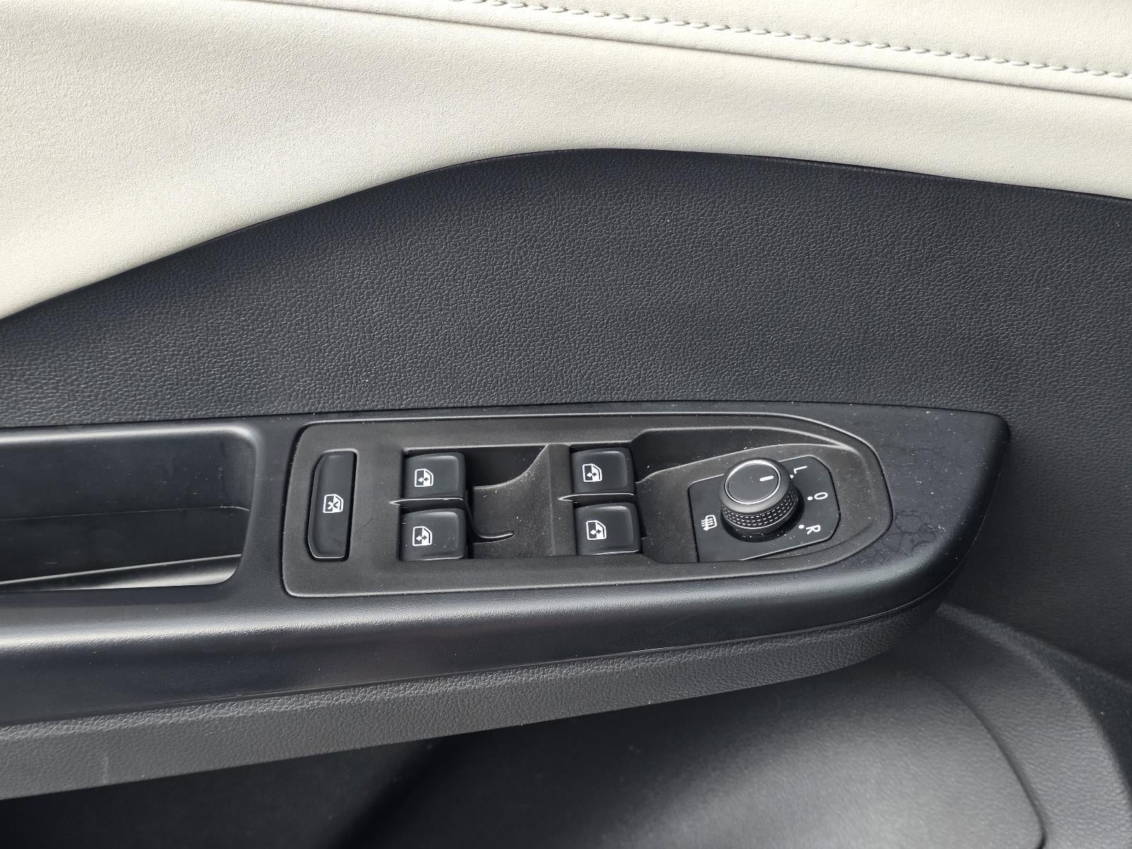 2025 Volkswagen Taos SE FWD