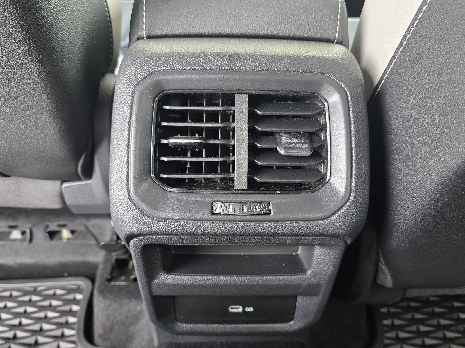 2025 Volkswagen Taos SE FWD