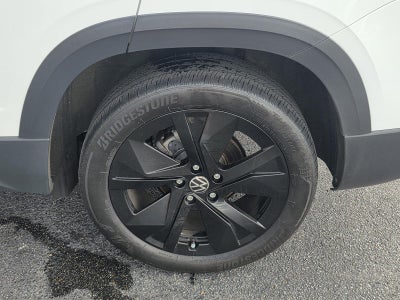2025 Volkswagen Taos SE FWD