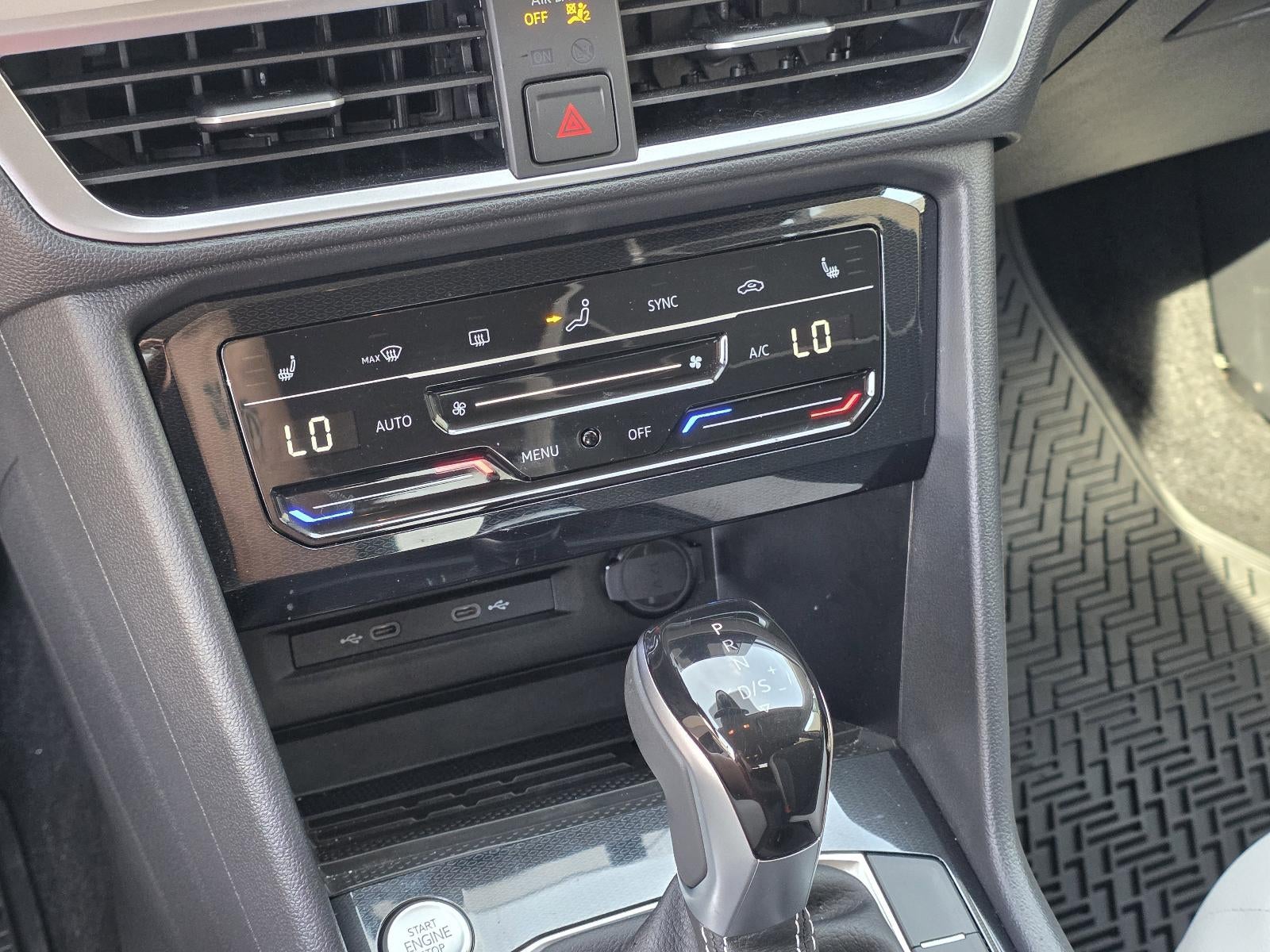 2025 Volkswagen Taos SE FWD