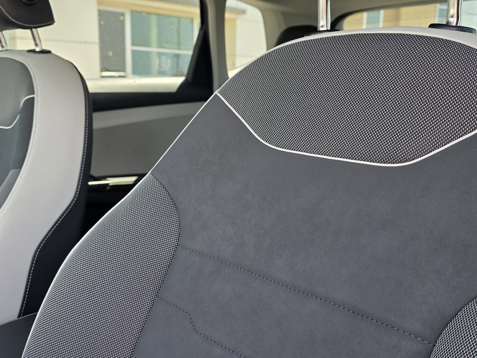 2025 Volkswagen Taos SE FWD