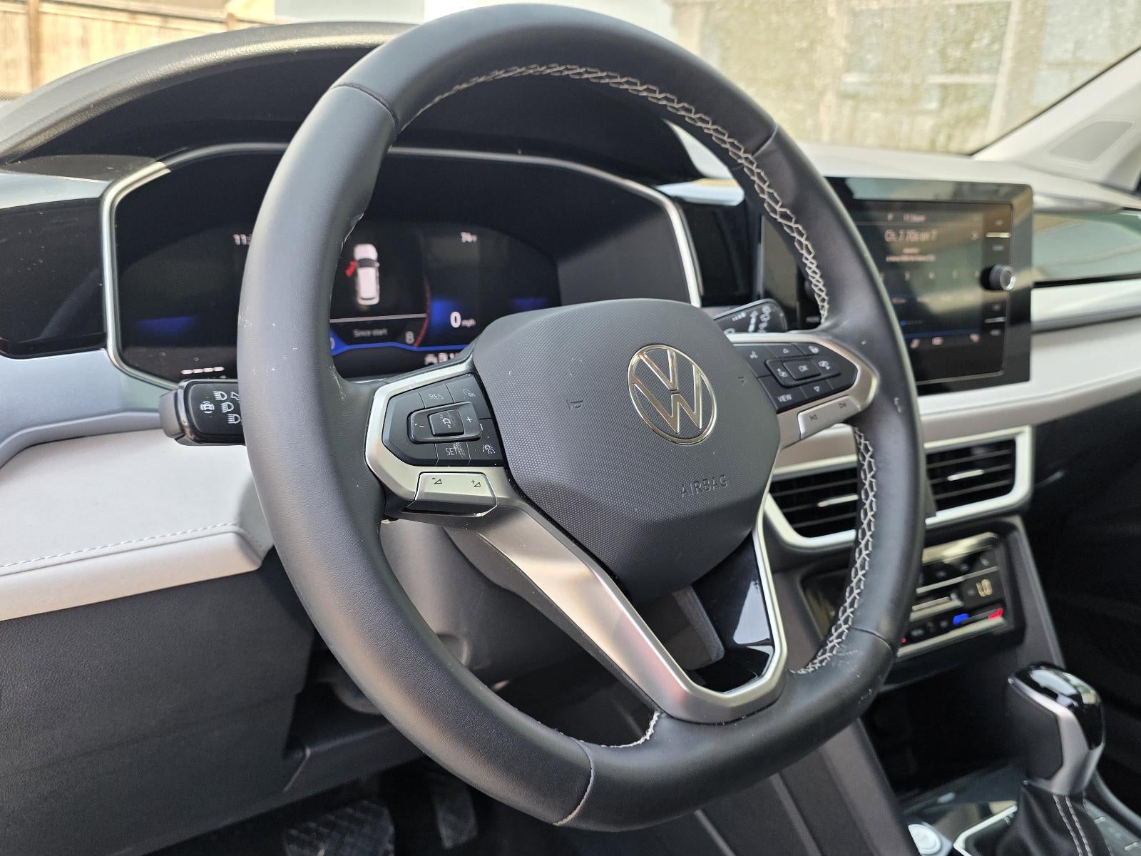 2025 Volkswagen Taos SE FWD