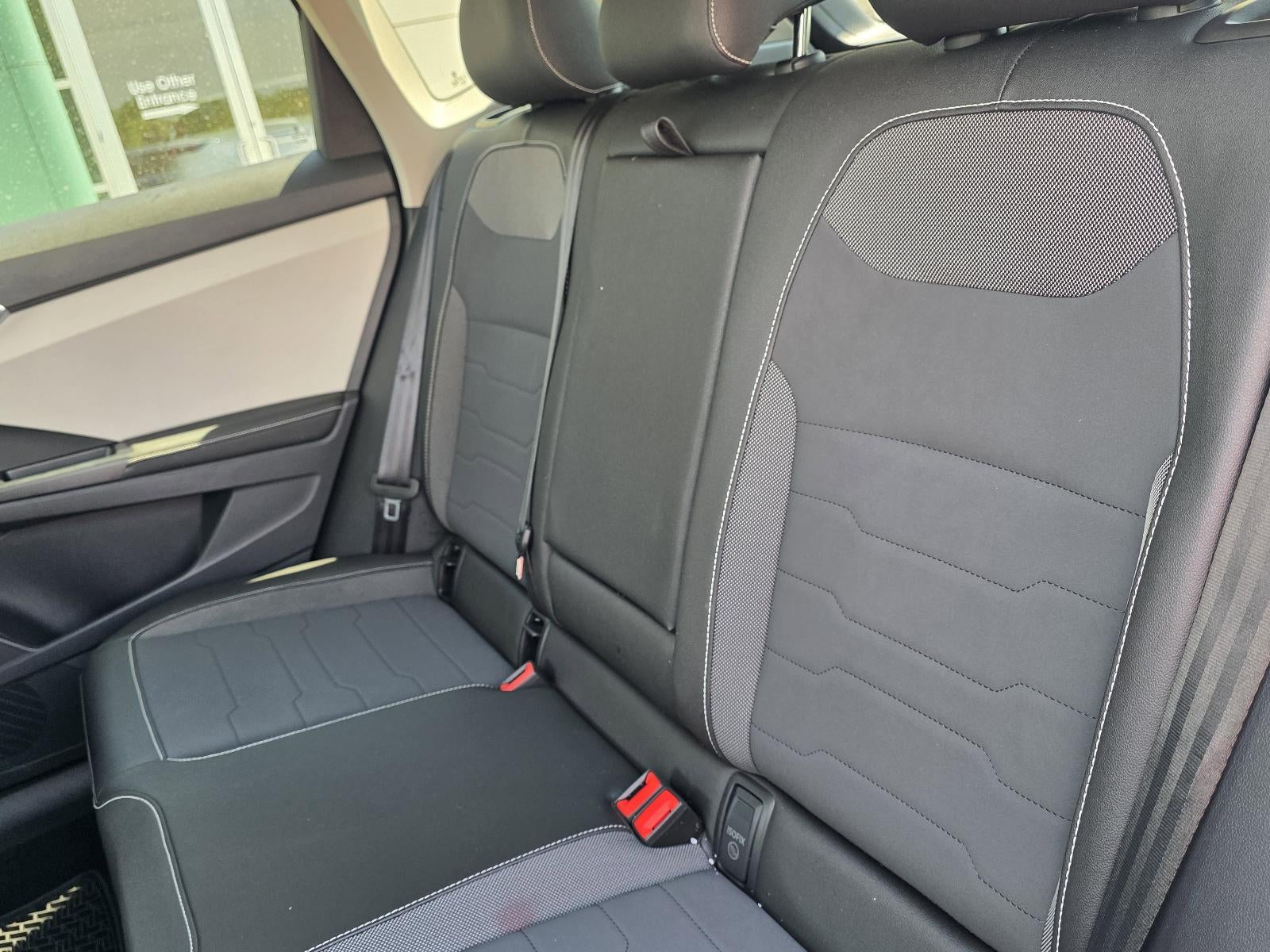 2025 Volkswagen Taos SE FWD