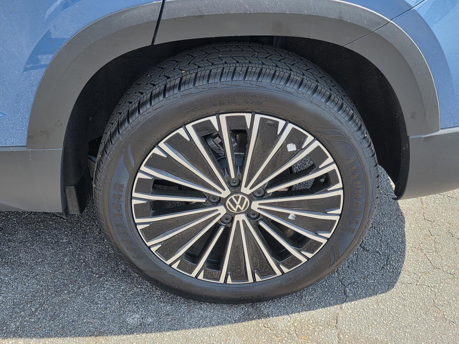 2025 Volkswagen Taos SE FWD