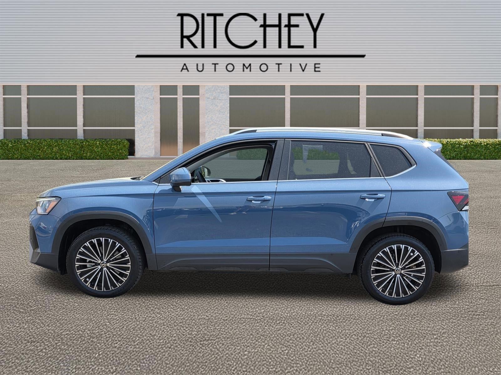 2025 Volkswagen Taos SE FWD