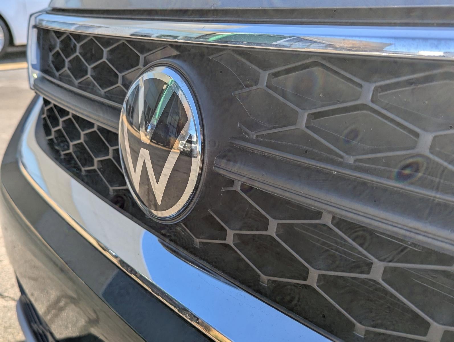 2024 Volkswagen Taos SE FWD