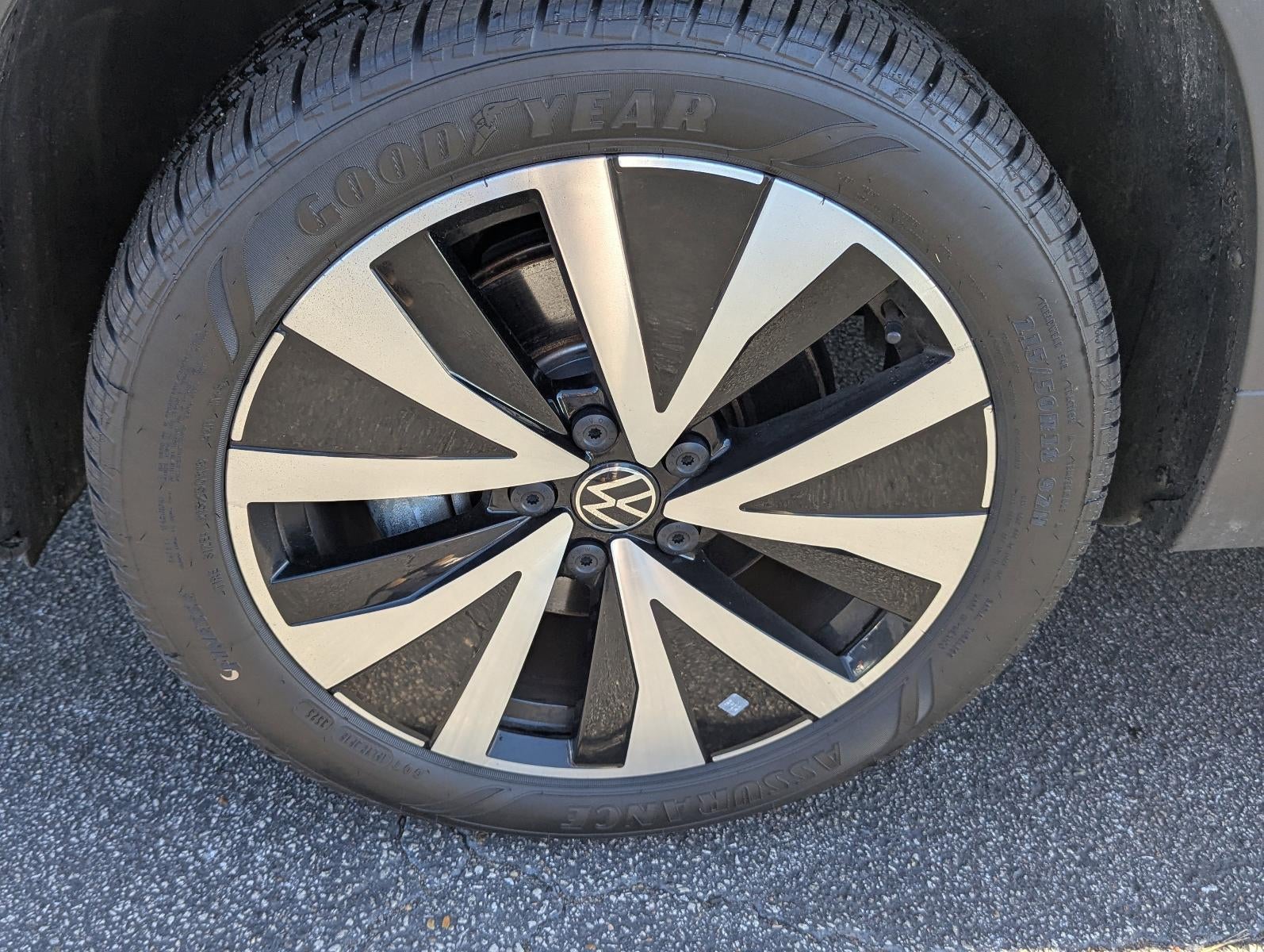 2024 Volkswagen Taos SE FWD