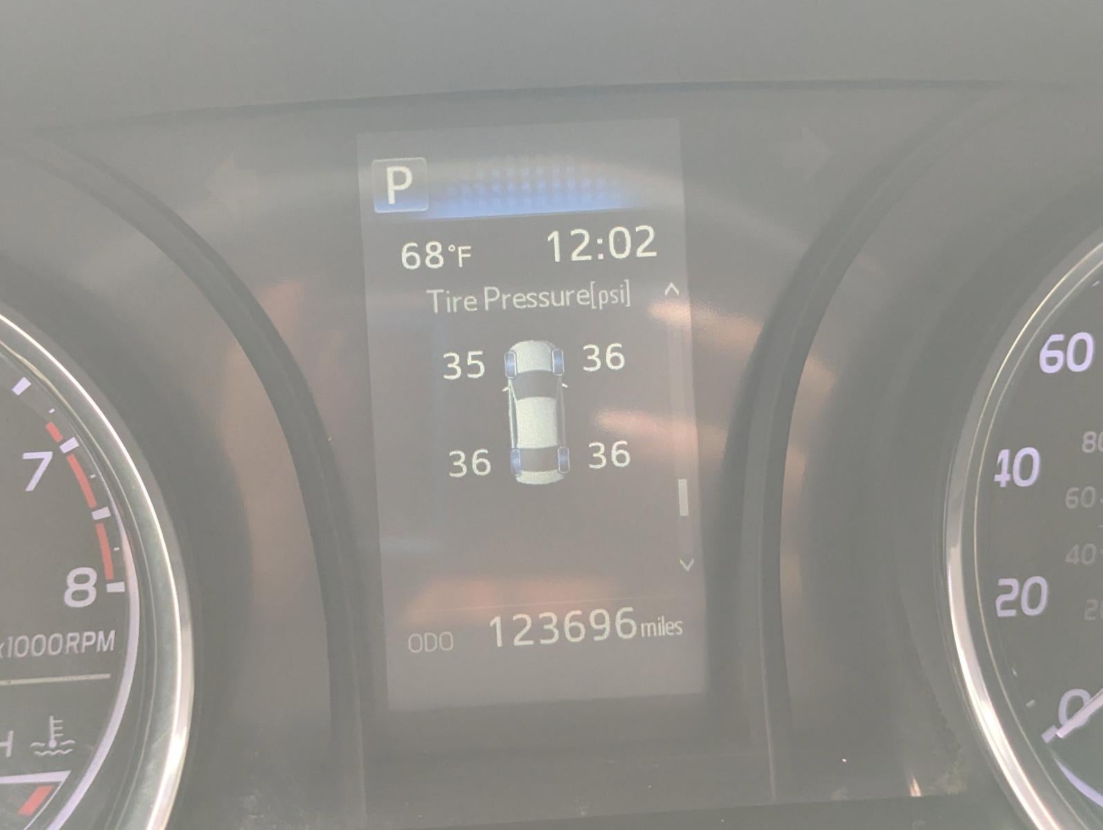 2020 Toyota Camry SE Auto (SE)