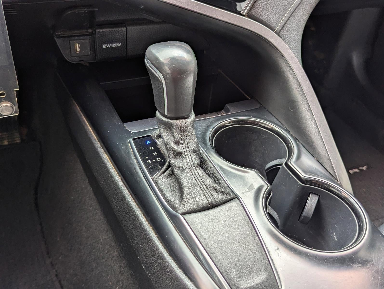 2020 Toyota Camry SE Auto (SE)