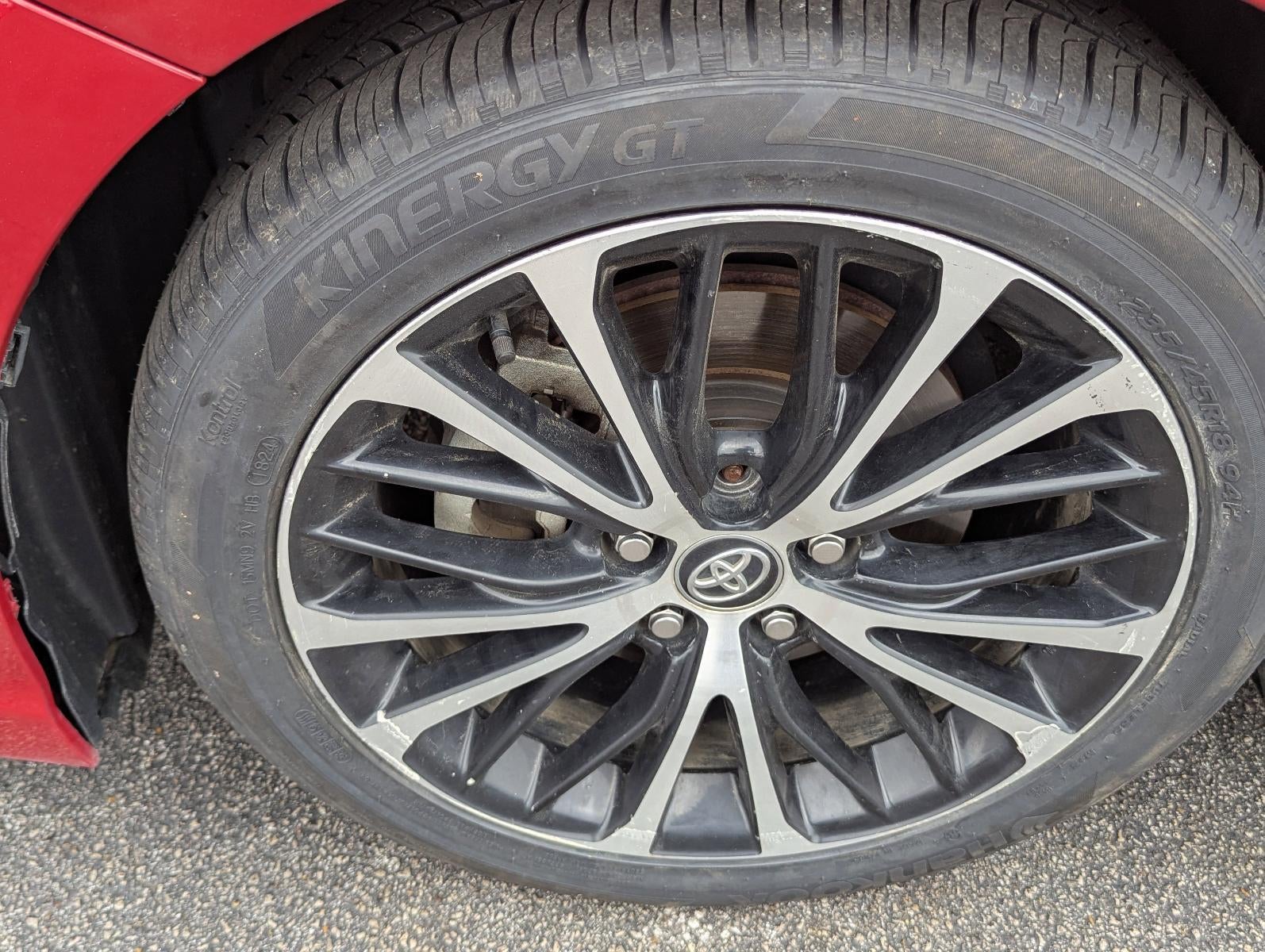 2020 Toyota Camry SE Auto (SE)