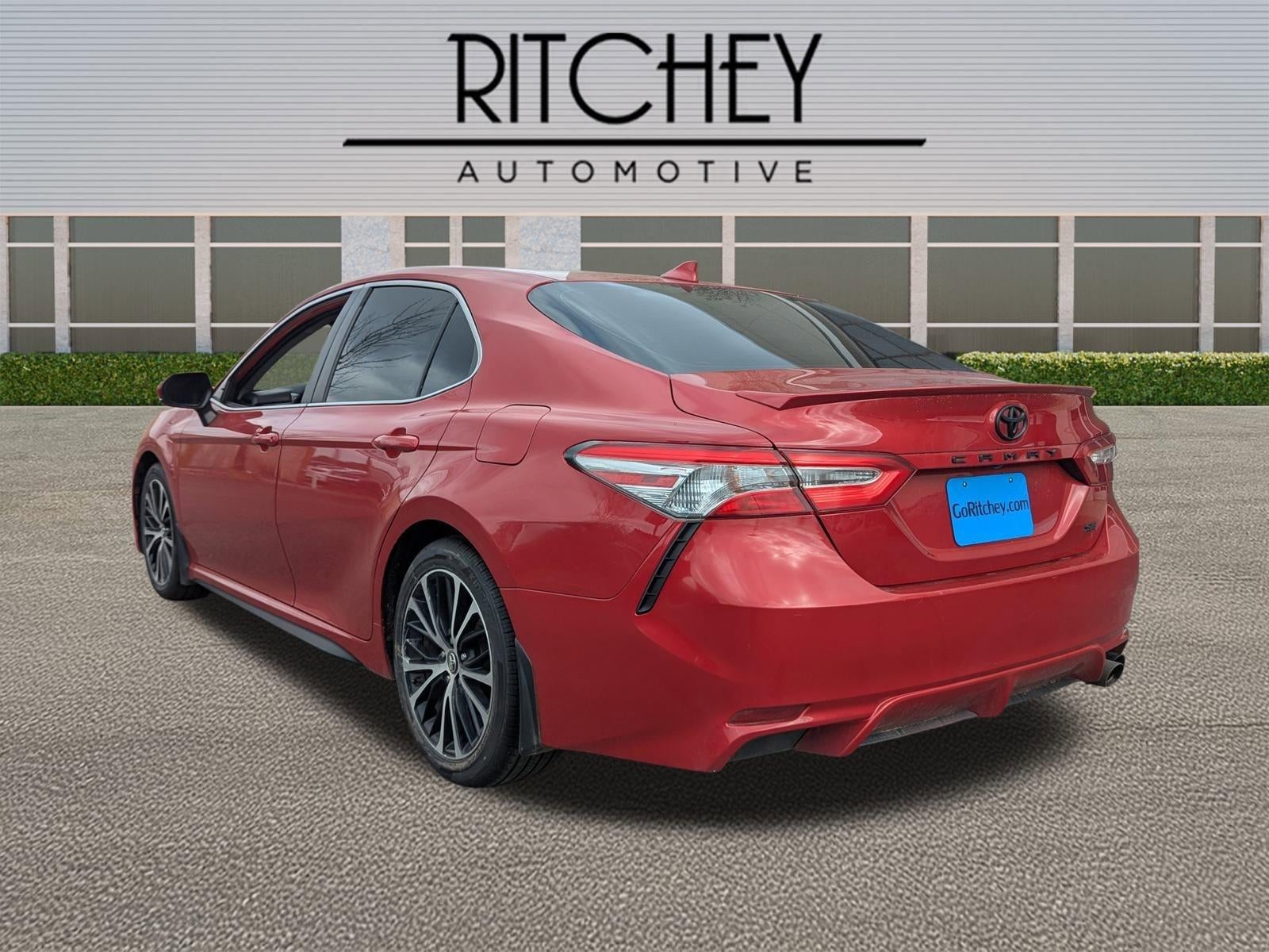 2020 Toyota Camry SE Auto (SE)