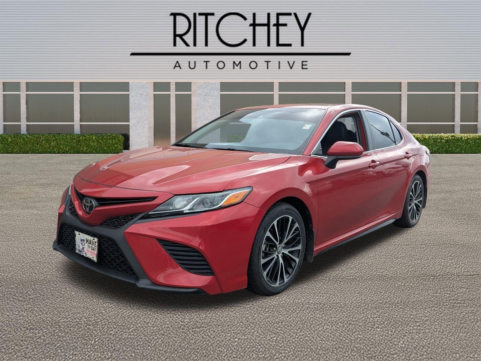 2020 Toyota Camry SE Auto (SE)