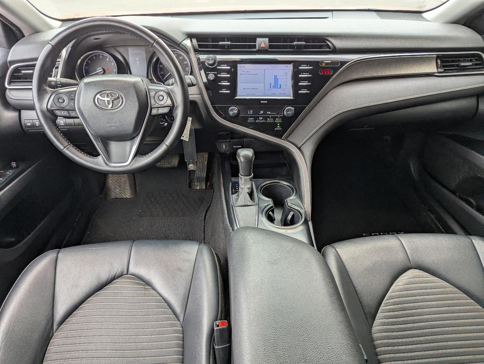 2020 Toyota Camry SE Auto (SE)