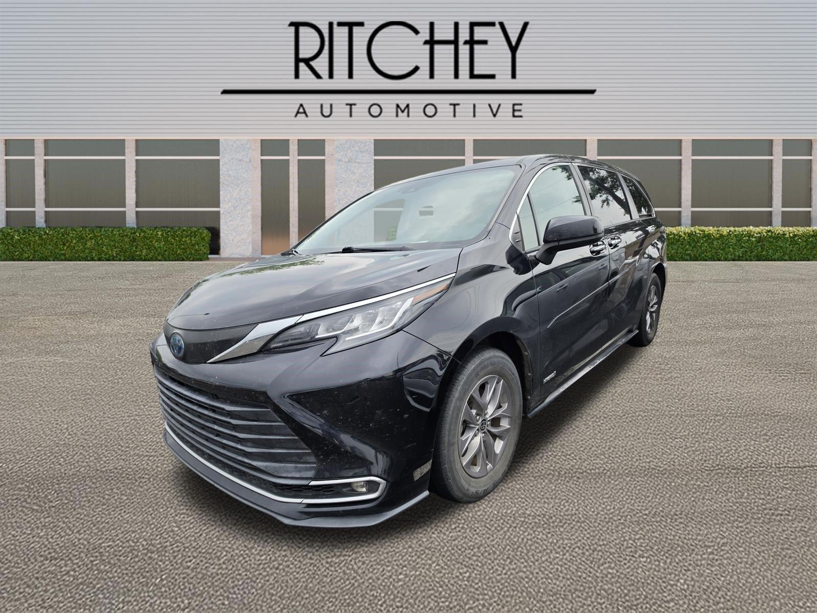 2021 Toyota Sienna XLE FWD 7-Passenger (Natl)