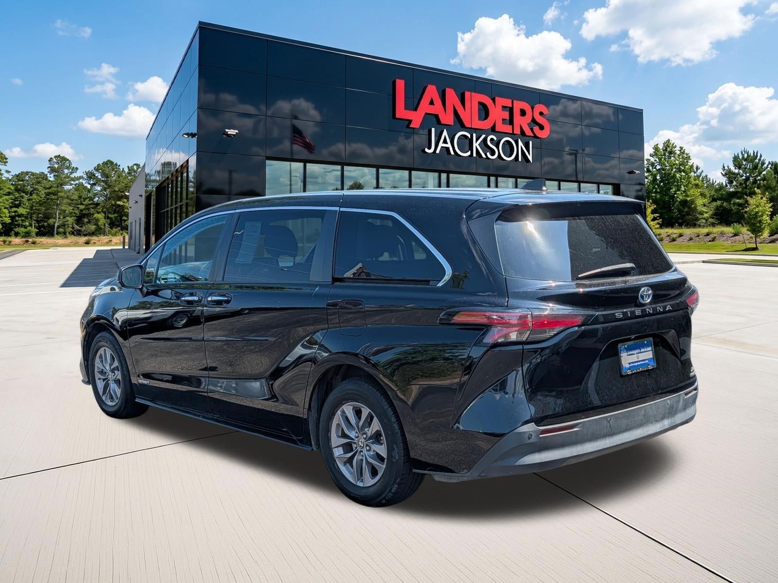 2021 Toyota Sienna XLE FWD 7-Passenger (Natl)