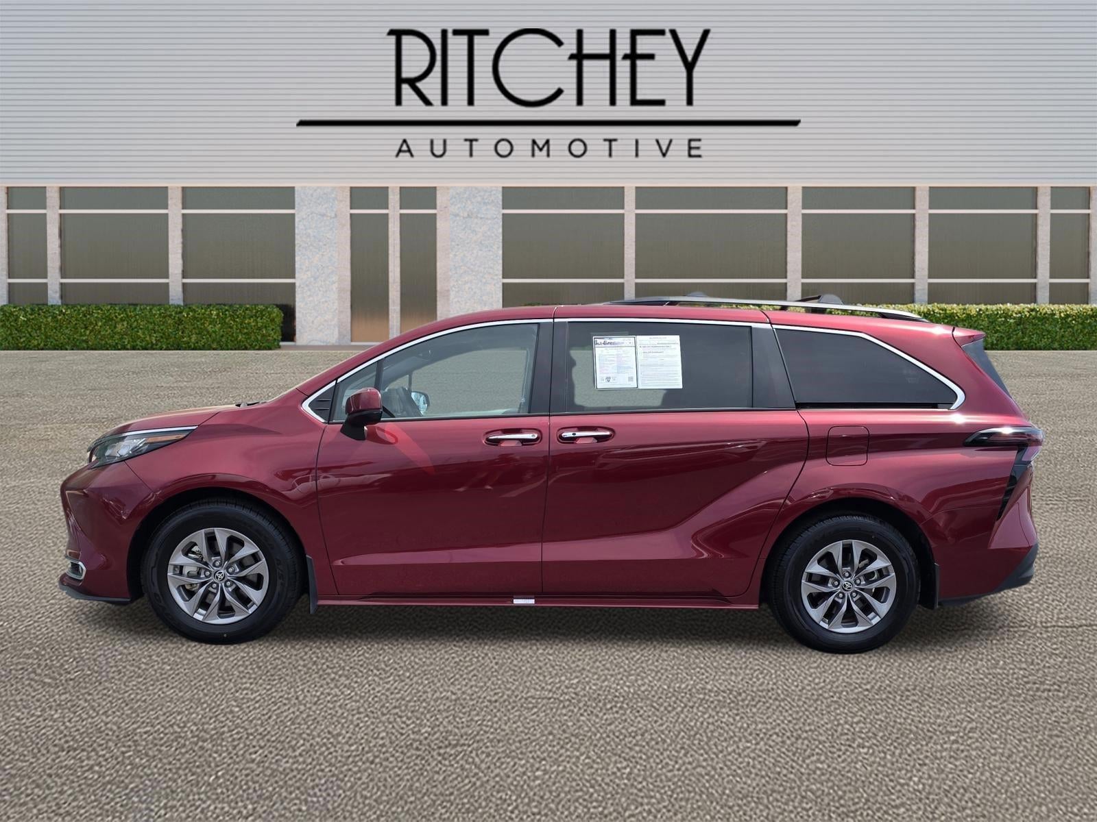 2023 Toyota Sienna XLE FWD 7-Passenger (Natl)