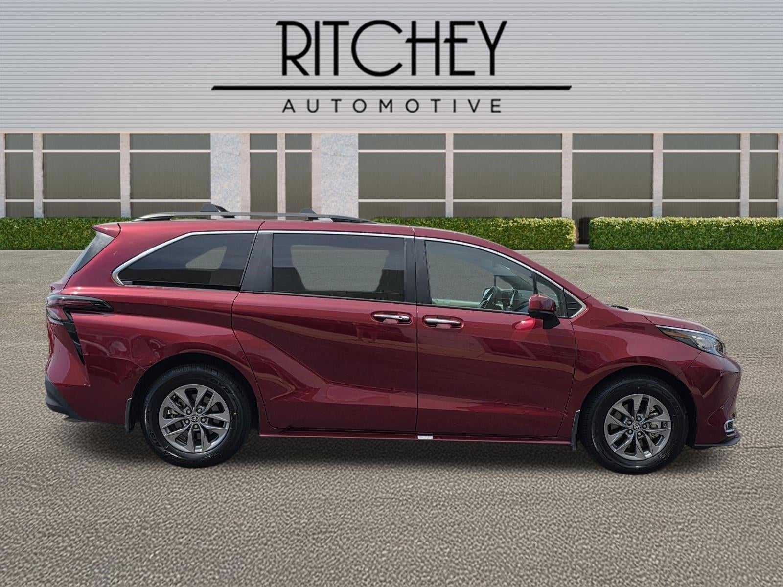 2023 Toyota Sienna XLE FWD 7-Passenger (Natl)