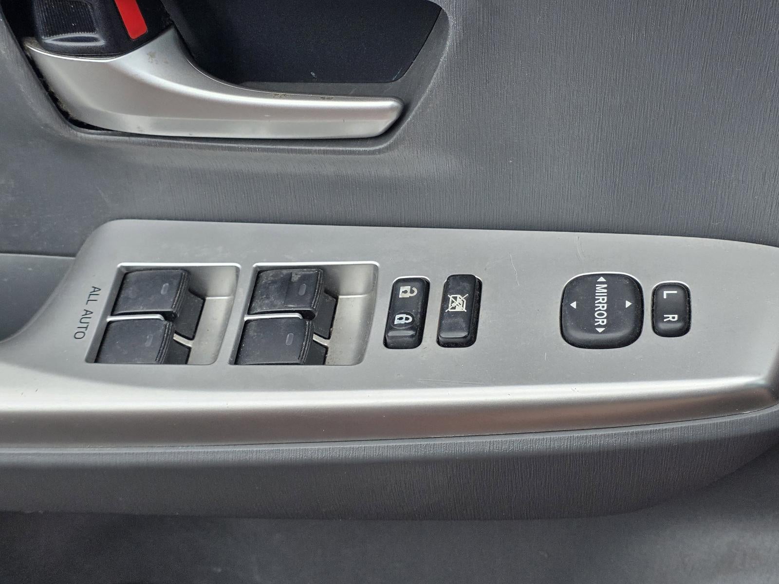 2012 Toyota Prius v 5dr Wgn Five (Natl)