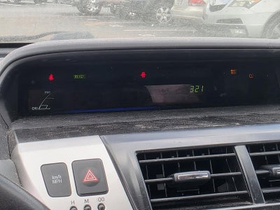 2012 Toyota Prius v 5dr Wgn Five (Natl)