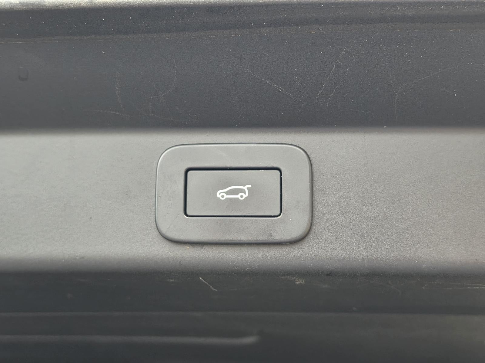 2023 Land Rover Range Rover Sport P360 SE