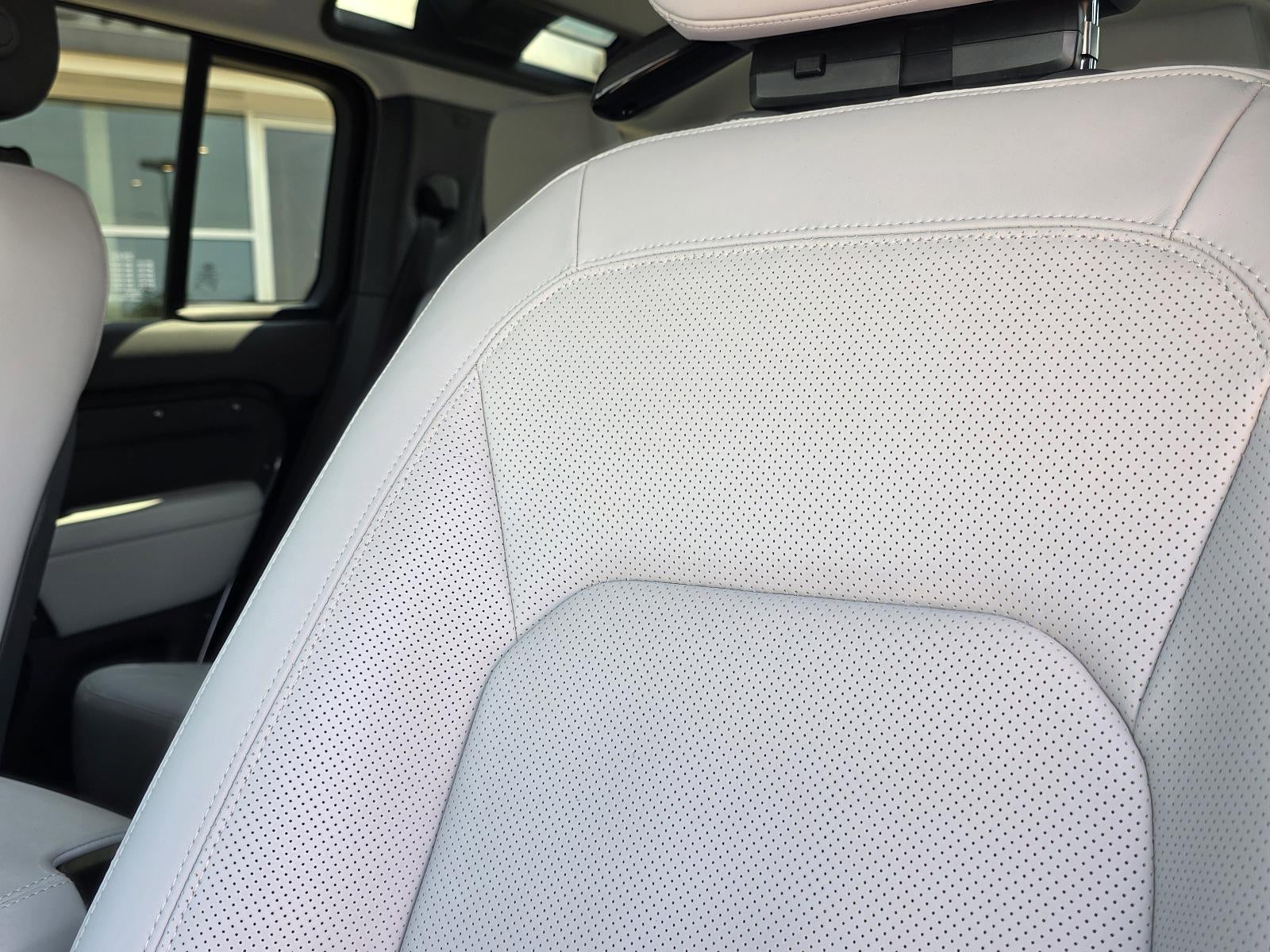 2025 Land Rover Defender 110 P500 X-Dynamic SE